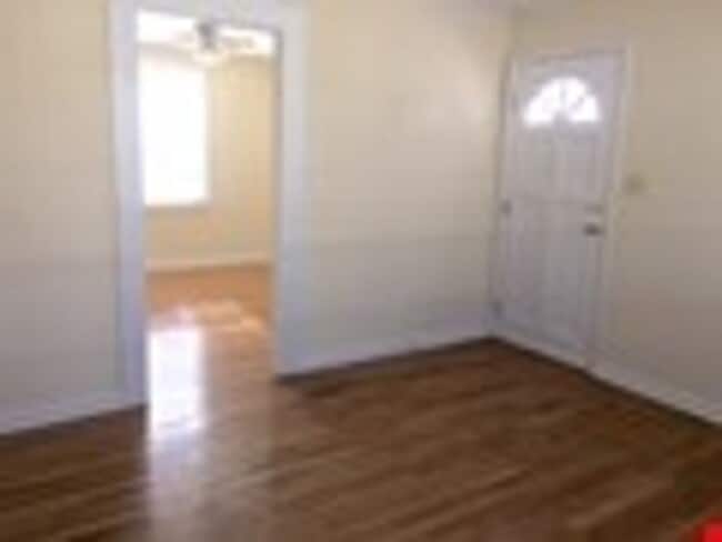 Photo - 410 Marsh St