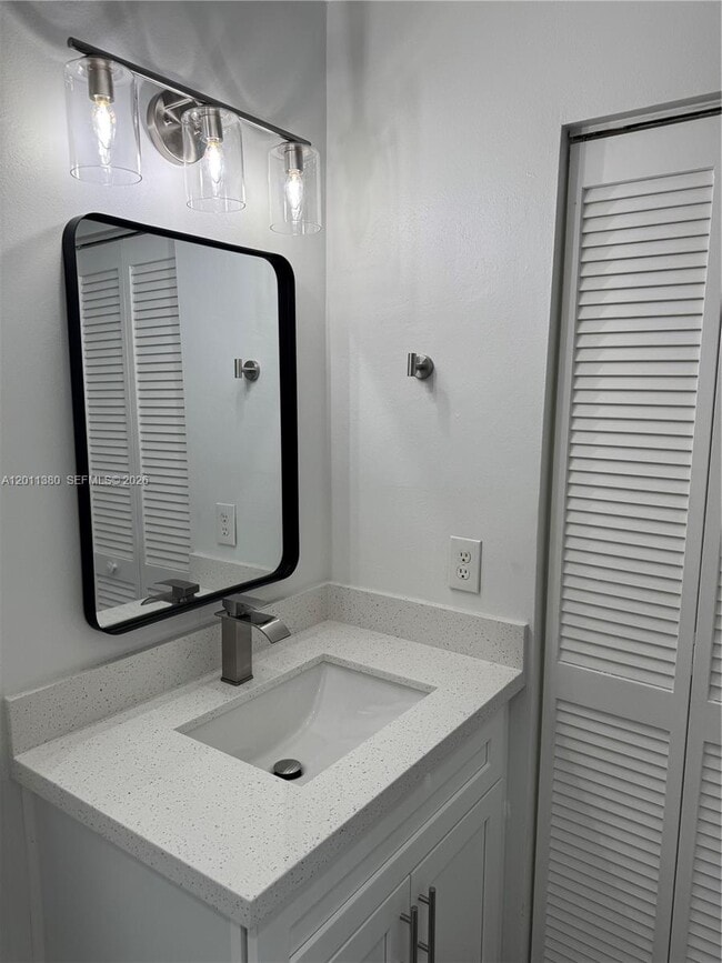 Photo - 366 E Riverbend Dr