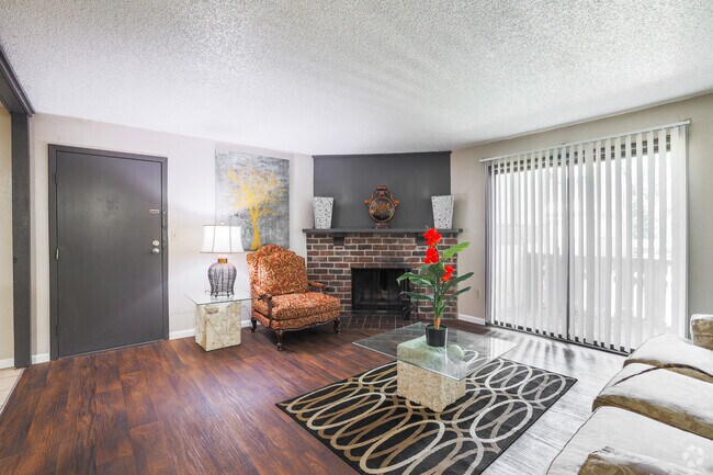 2BR, 2BA - 868SF