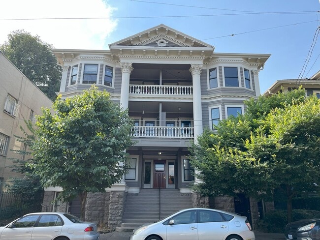 Building Photo - Charming NW Portland 1-Bedroom with Brick ... Rental