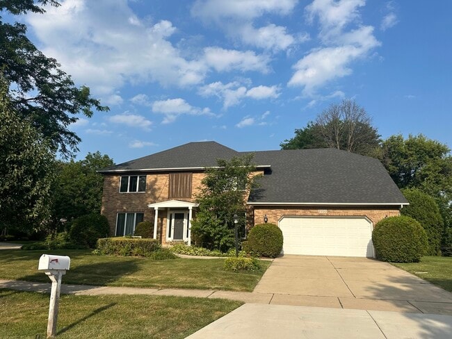 Photo - 1055 Knollwood Ln House