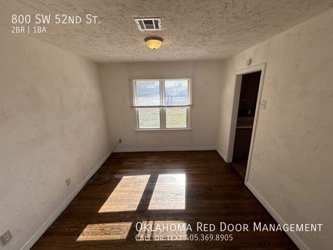 Photo - 800 SW 52nd St