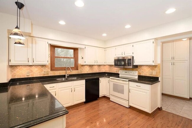 Photo - 1851 Foxhollow Dr