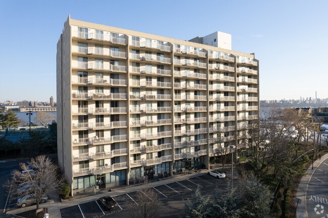 Photo - Admiral's Walk