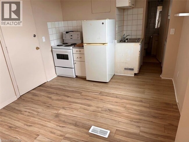 Photo - 240 Dalhousie St