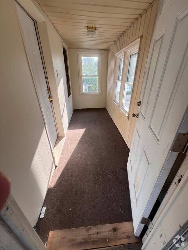 Unit-2: Enclosed Private Porch - 7543 Paige Ave Unit -2 Rental