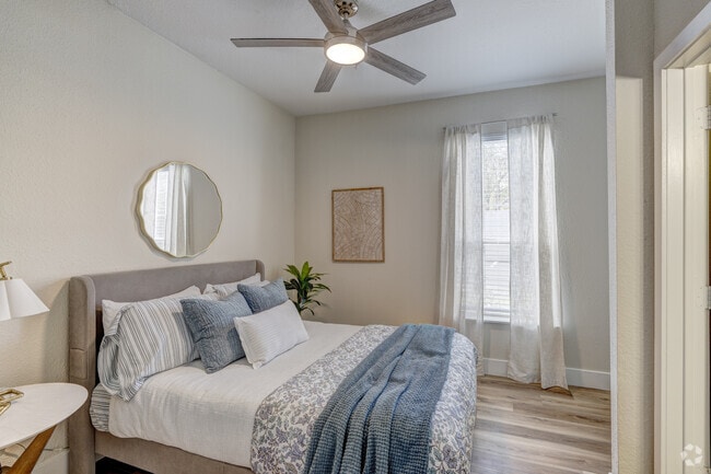 3BR, 3BA - 1,000SF - Bedroom