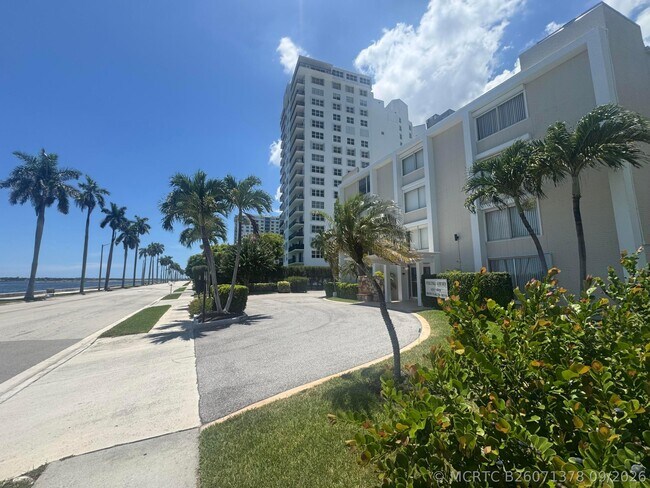 Photo - 1527 S Flagler Dr Unit 112F