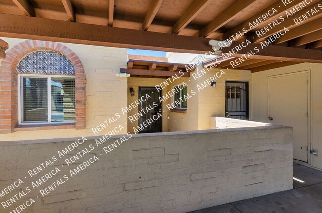 Photo - 1816 E Iowa St