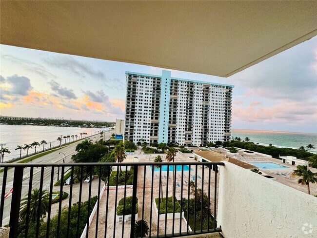 Building Photo - 1201 S Ocean Dr Unit 1011S Rental