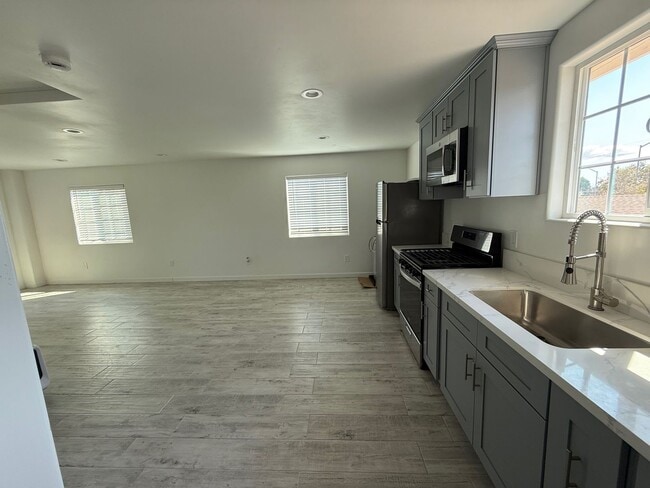 Building Photo - 521 Summerhill Dr Rental