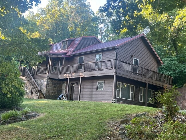 Photo - Large 2story in Kodak! Available Now!