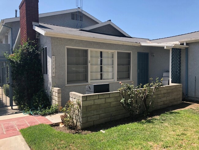 Photo - 17178 Chatsworth St Unidad 4