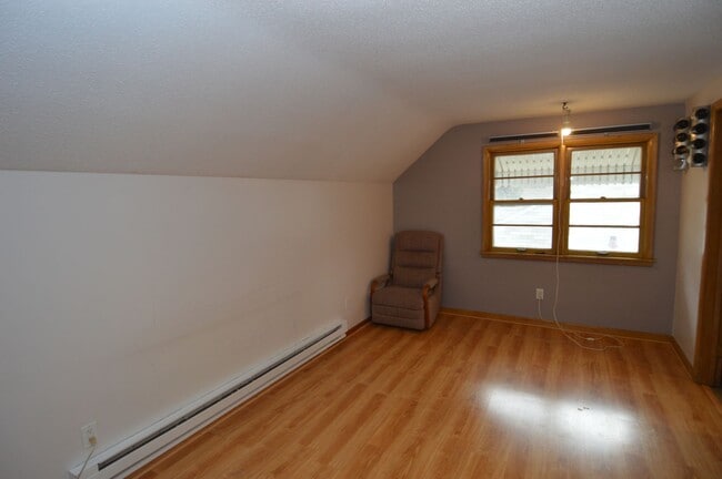 Photo - 2327 University Ave Unit Upper