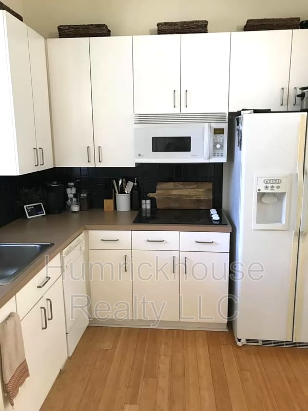 Photo - 663 N Alexander St