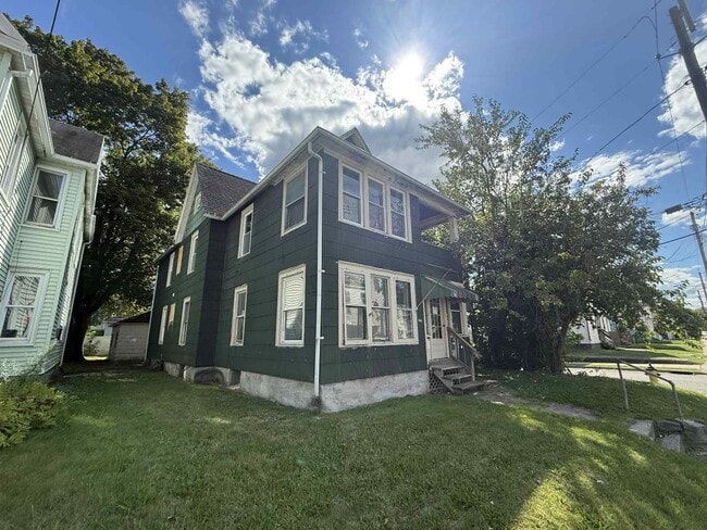Building Photo - 66 Endicott Ave Unit 2 Rental