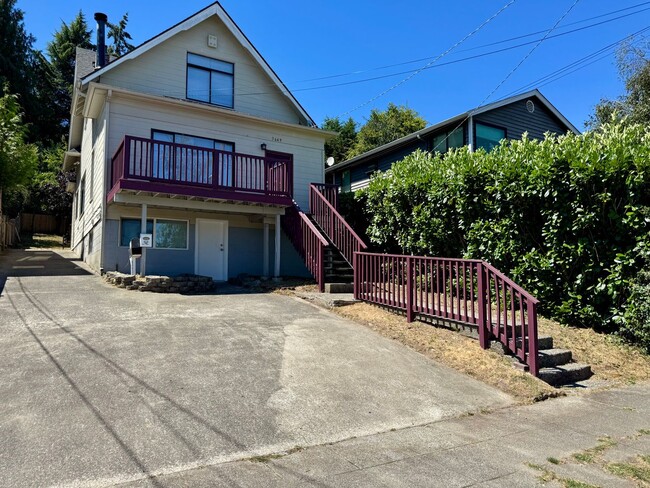 Building Photo - 3649 23rd Ave W