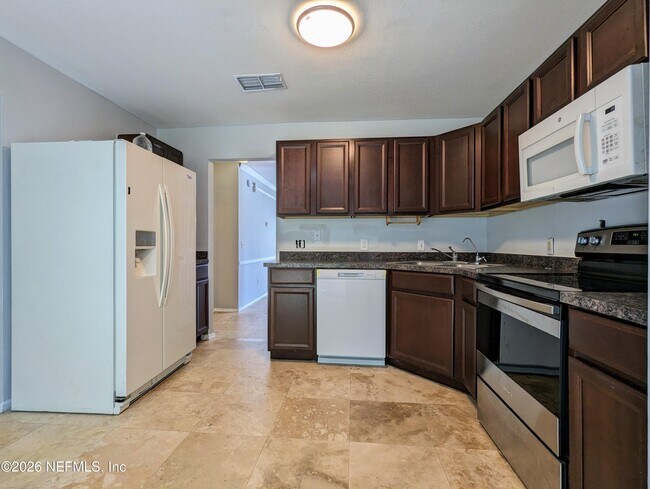 Photo - 572 Staffordshire Dr