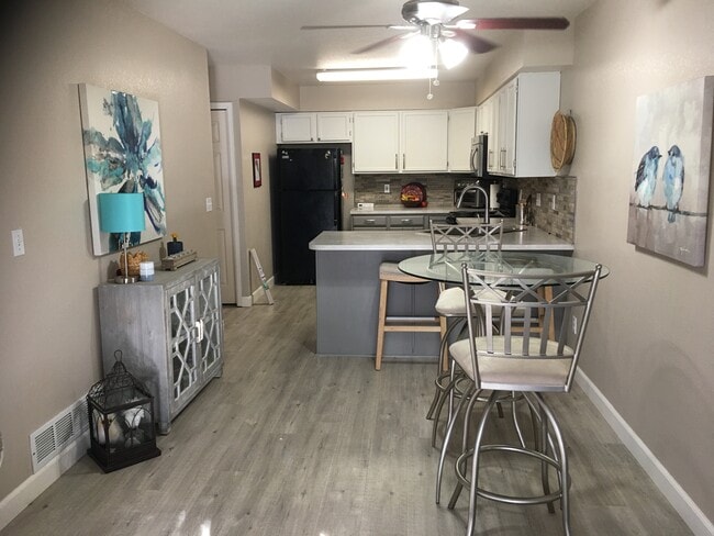 Photo - 927 Parker Dr