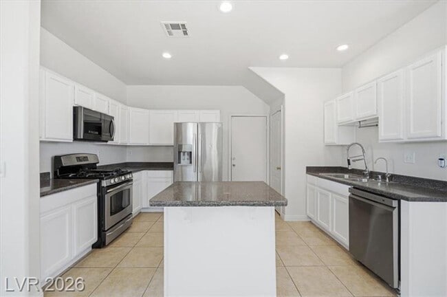 Building Photo - 10630 Lessona St
