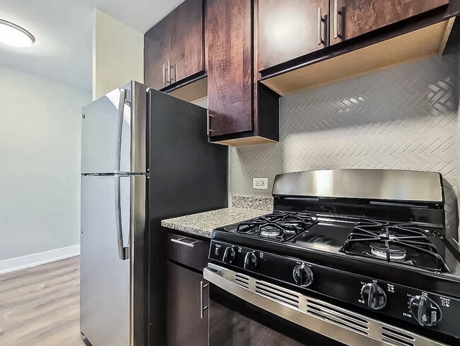 Building Photo - 525 W Surf St Unit B