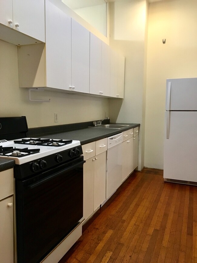 Photo - For Rent: Charming Living on St. Paul Stre... Apartment Unit 1