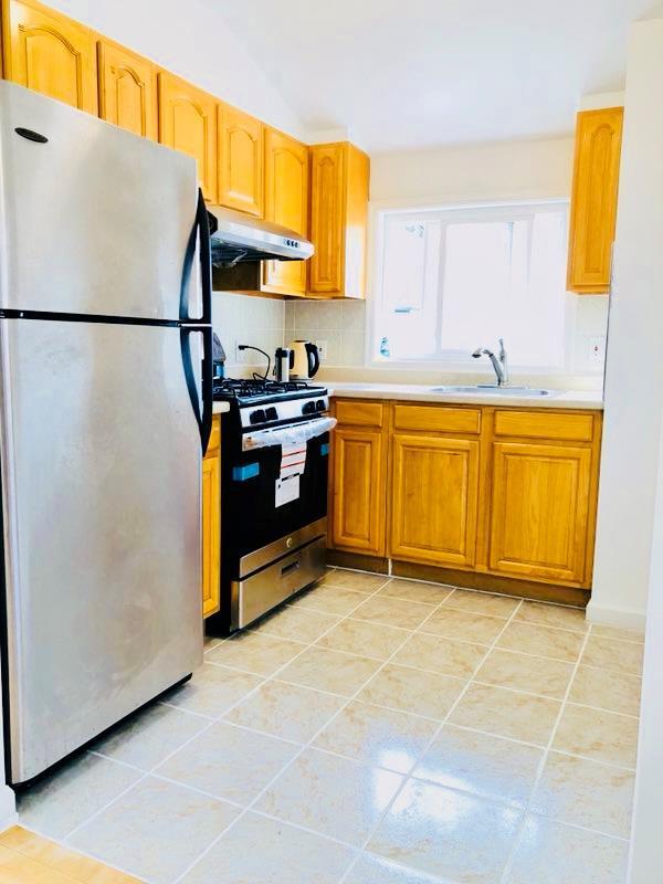 Building Photo - 149-12 Delaware Ave Unit 2 Rental