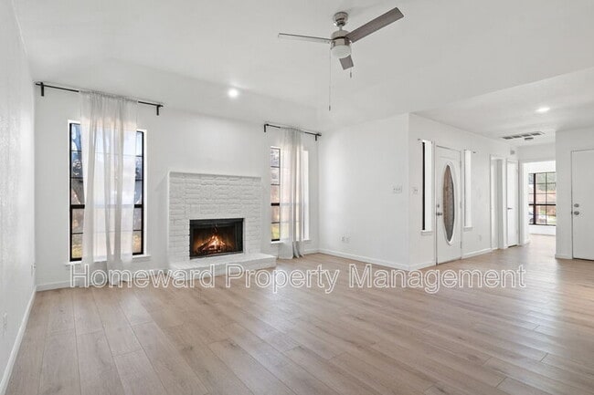 Photo - 1401 Landmark Ct