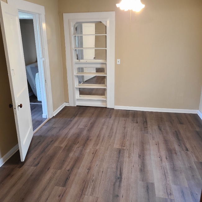 Photo - 2300 W Jefferson St