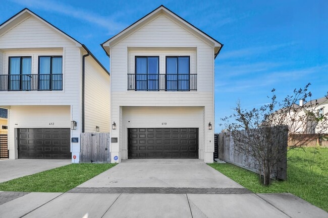 Photo - 410 E 41st St