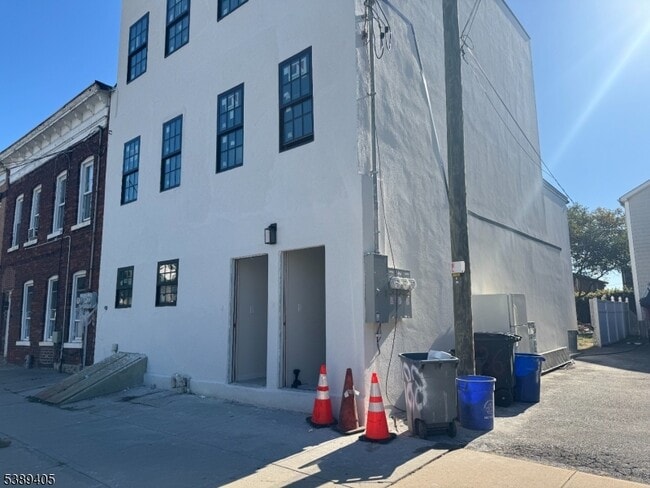 Building Photo - 188 Heckel St Unit 2