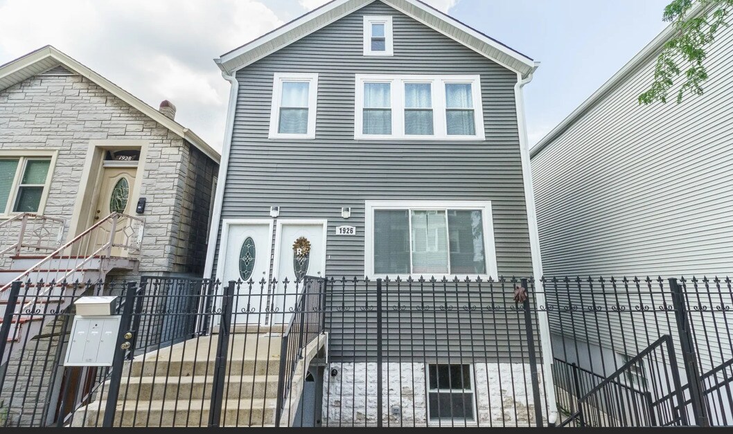 Photo - 1926 S May St Unidad 1