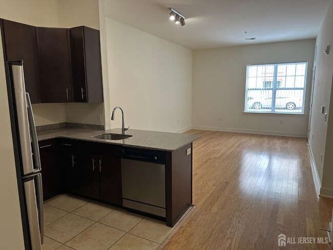 Photo - 101 Roosevelt Ave Unidad 106