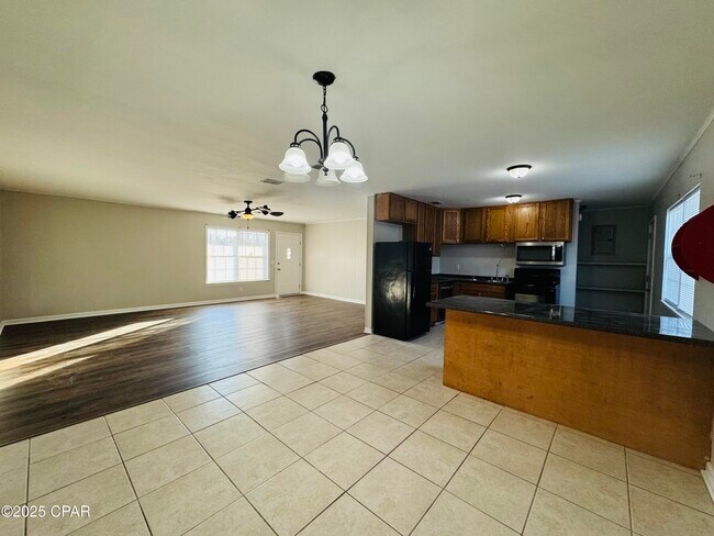 Photo - 3133 E 8th St