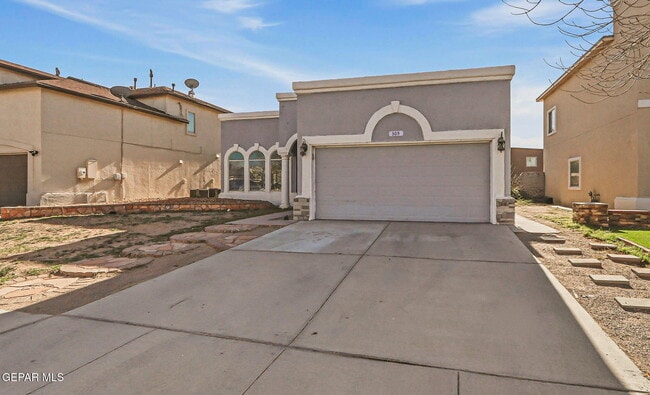 Photo - 305 De Palma Pl