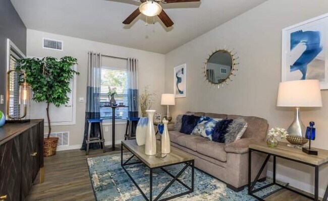 Building Photo - 2 bedroom in Conroe TX 77301 Unit 2292 Rental