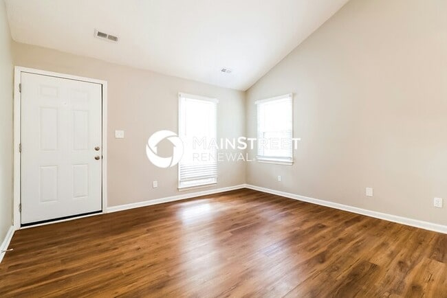 Photo - 3 Bedroom Pet-Friendly Home in RALEIGH, NC with Main Street Renewal