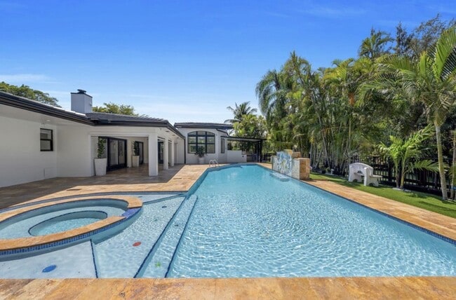 Photo - 5120 Carillo St