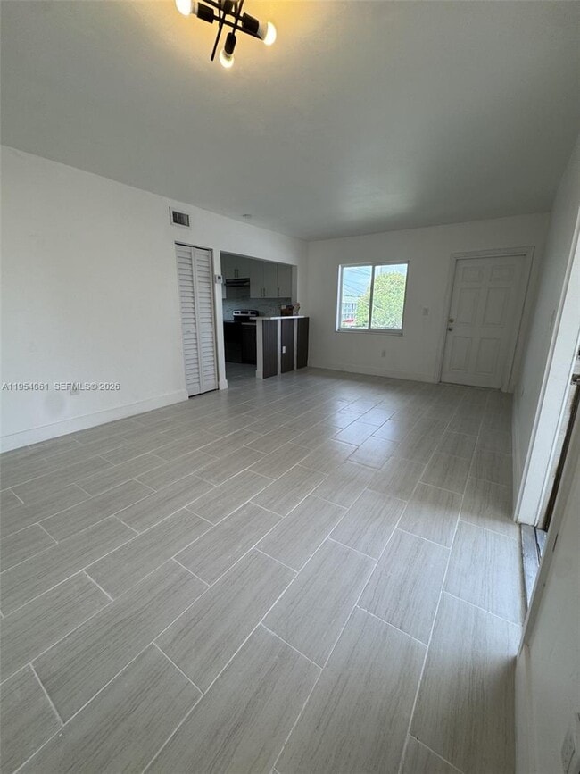 Building Photo - 800 NW 44th Ave Unit 4