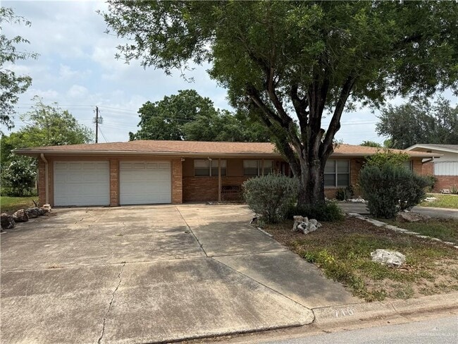 Building Photo - 17 Camellia Ave