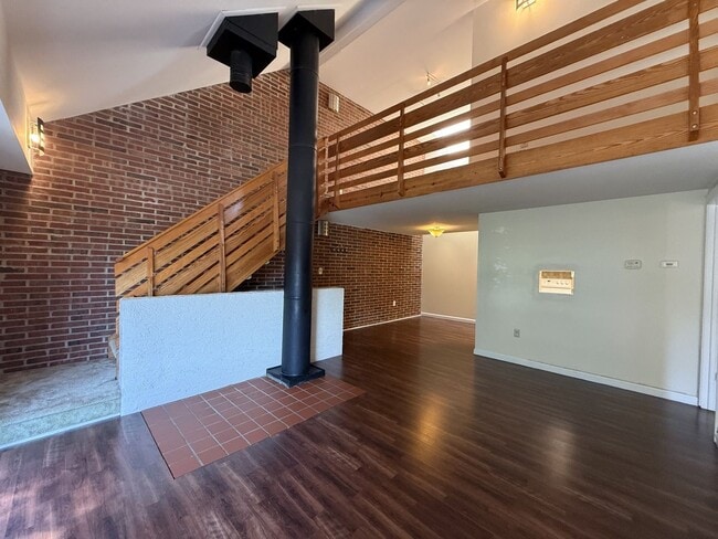 Building Photo - 801 Stratford Dr