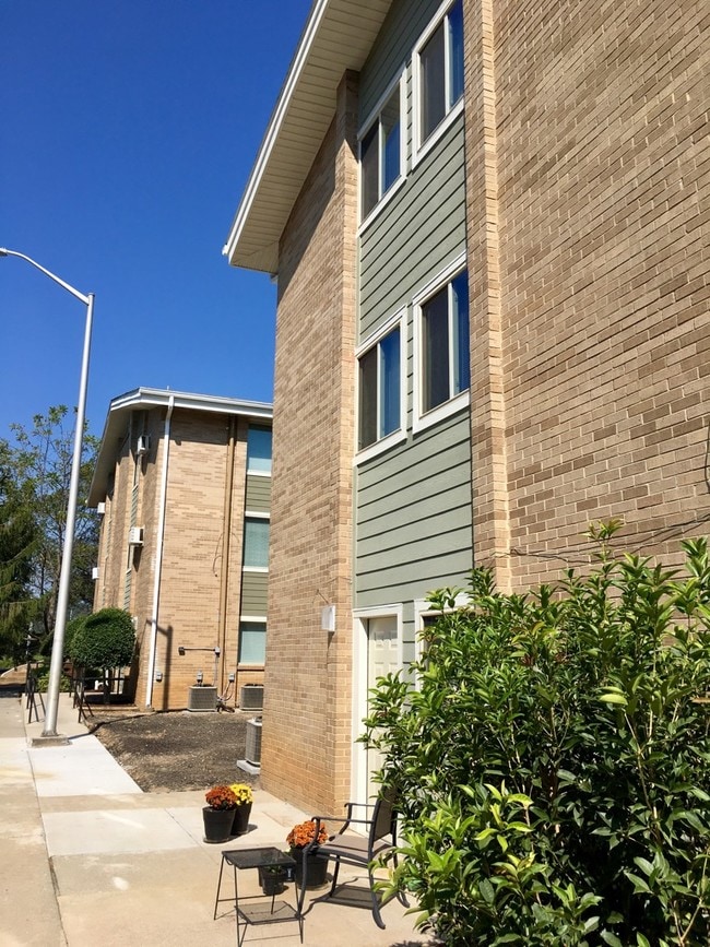 Photo - Waters Edge Apartments