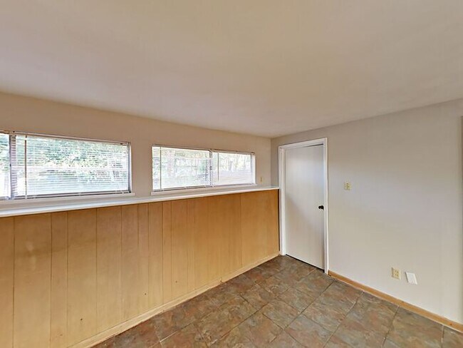 Photo - No Application Fee* Plus $250 Off First 2 ...