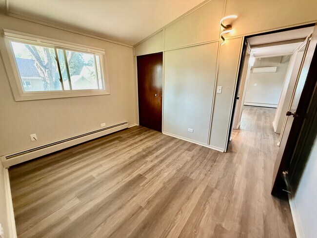 Photo - 1909 Harrow Rd