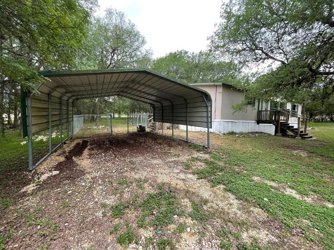 Building Photo - 3 bed 2 bath on one acre lot. New vinyl fl... Rental