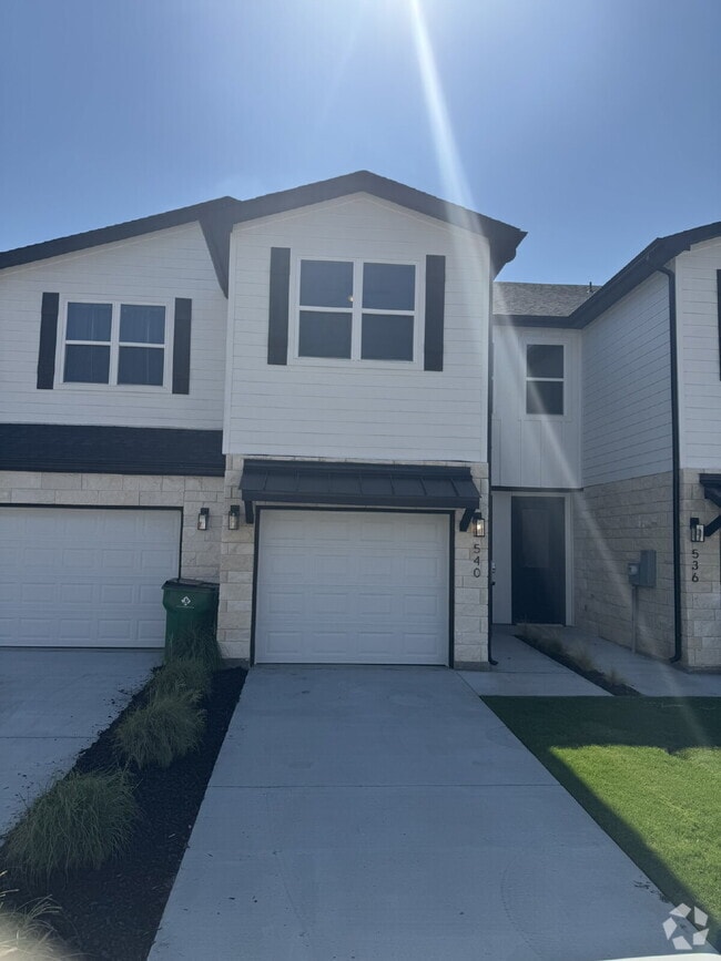 Building Photo - Upgrade your living experience across from... Rental