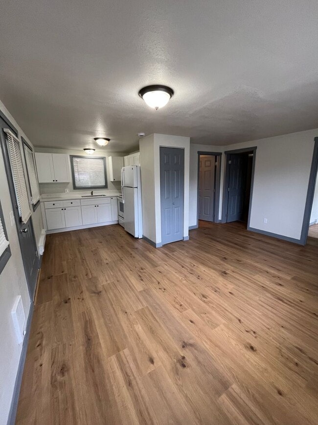 Building Photo - 403 Unit 1/2 Rental