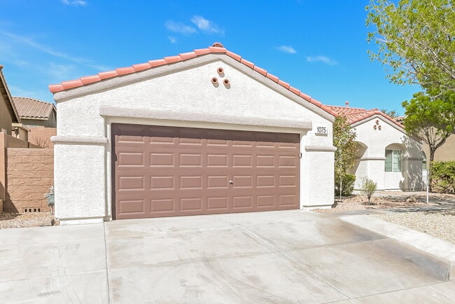 Photo - 1075 Silver Star St