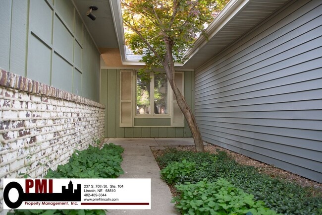Photo - 4 Bedroom, 3 bathroom Duplex for rent