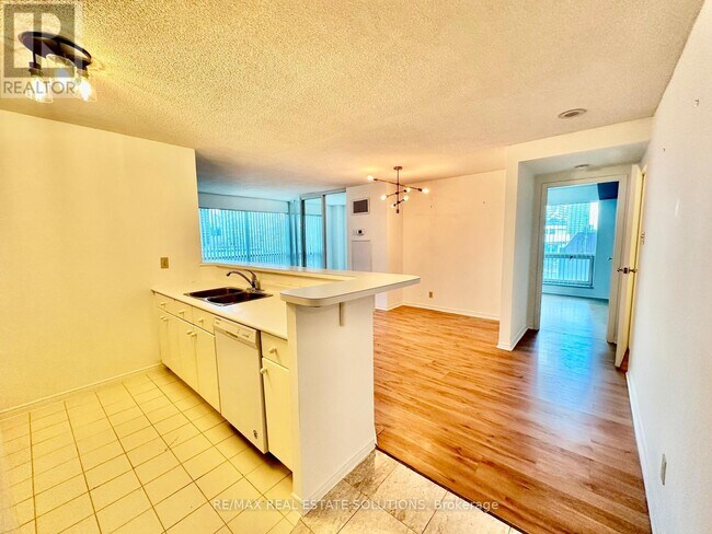 Photo - 10 Yonge St Unité 907